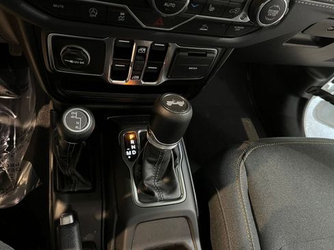 Used 2025 Jeep Wrangler Unlimited Sahara AWD/4WD image 41