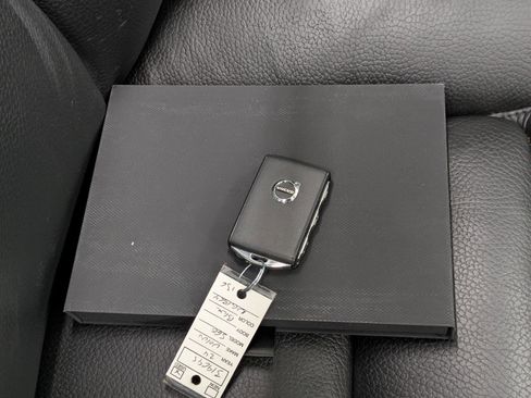 Used 2024 Volvo S60 B5 Plus image 12