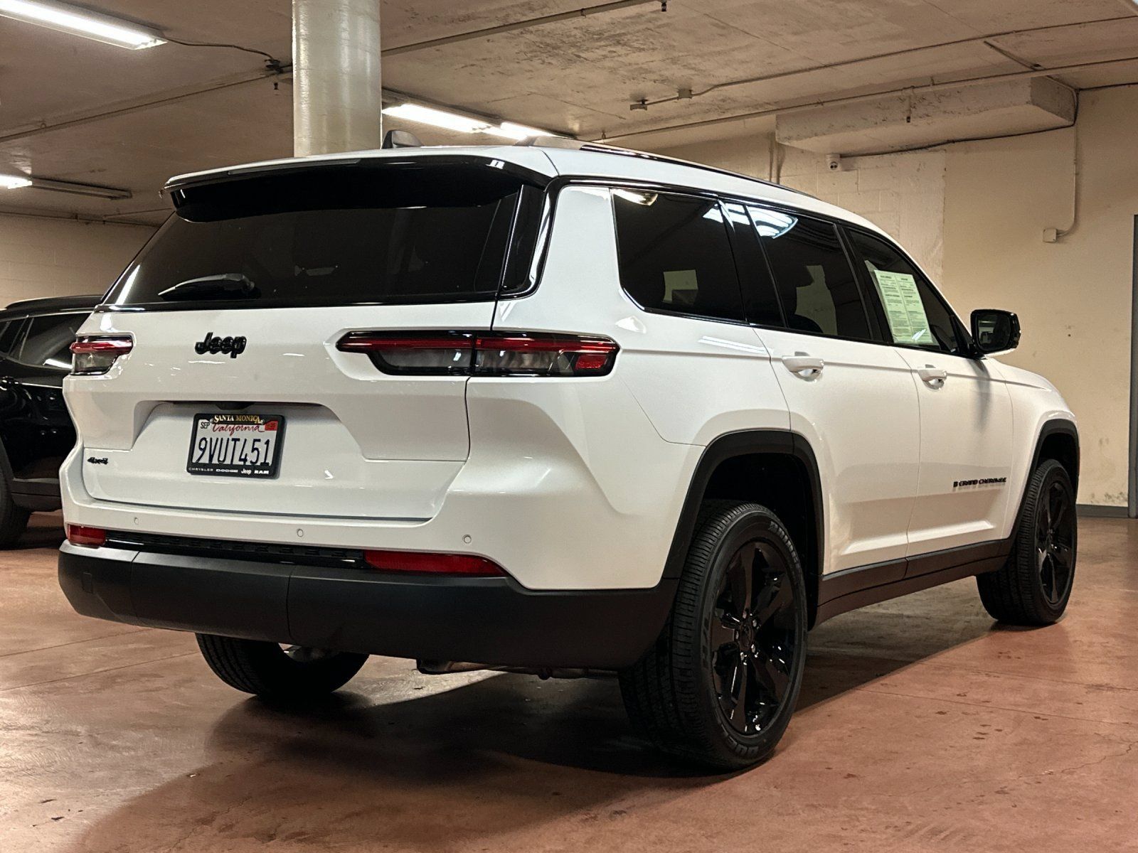 Used 2025 Jeep Grand Cherokee L Altitude AWD/4WD image 5