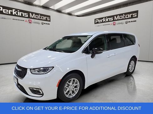 Used 2024 Chrysler Pacifica Touring-L FWD image 1