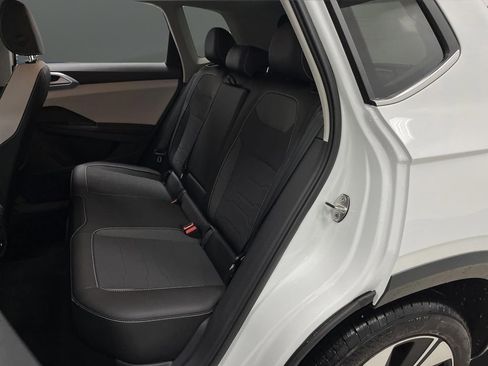 Used 2025 Volkswagen Taos SE image 27