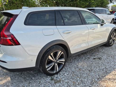 Used 2025 Volvo V60 B5 Cross Country Plus AWD/4WD image 3