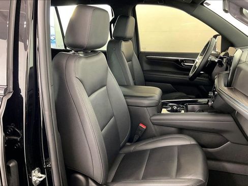 Used 2025 Chevrolet Tahoe Z71 AWD/4WD image 10