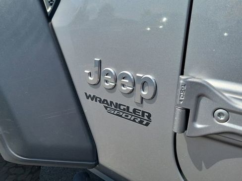 Used 2020 Jeep Wrangler Sport AWD/4WD image 9
