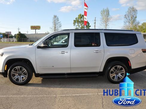 Used 2024 Jeep Wagoneer L Series II image 2