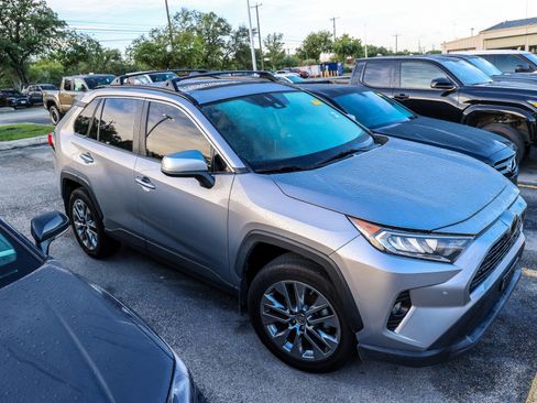 Used 2019 Toyota RAV4 XLE Premium w/ Advanced Technology Package FWD image 6