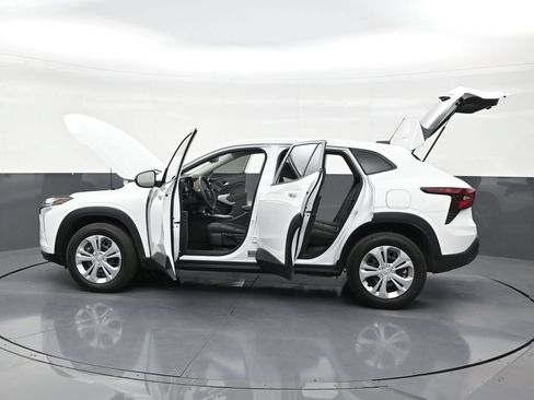 Used 2026 Chevrolet Trax LS FWD image 30