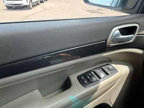 Used 2011 Jeep Grand Cherokee Laredo AWD/4WD image 27