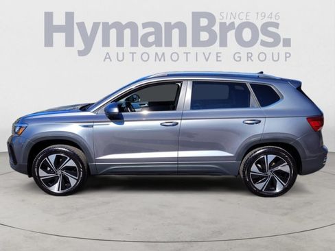 Used 2024 Volkswagen Taos SE w/ Panoramic Sunroof Package AWD/4WD image 6