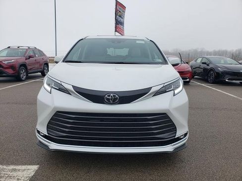 New 2026 Toyota Sienna Limited image 2