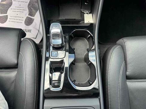 Used 2025 Volvo XC40 B5 Plus AWD/4WD image 24
