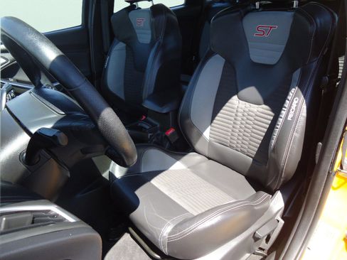 Used 2015 Ford Focus ST w/ Equipment Group 401A FWD image 25