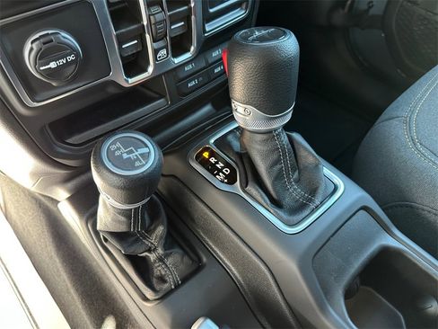 New 2025 Jeep Gladiator Sport image 28