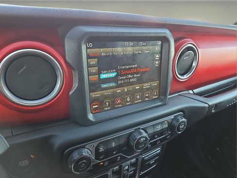 Used 2018 Jeep Wrangler Unlimited Rubicon image 16