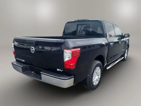 Used 2017 Nissan Titan SV image 5