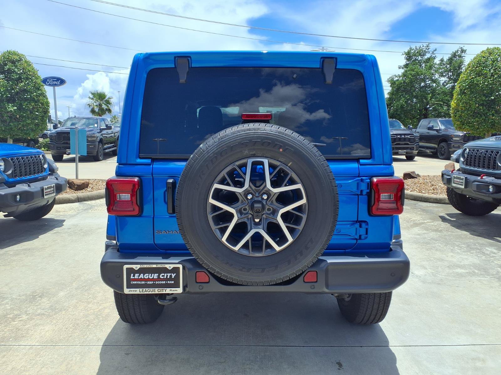 New 2026 Jeep Wrangler Unlimited Sahara AWD/4WD image 6