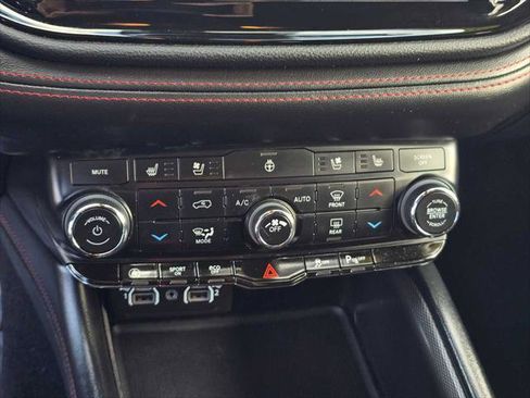 Used 2024 Dodge Durango GT AWD/4WD image 30