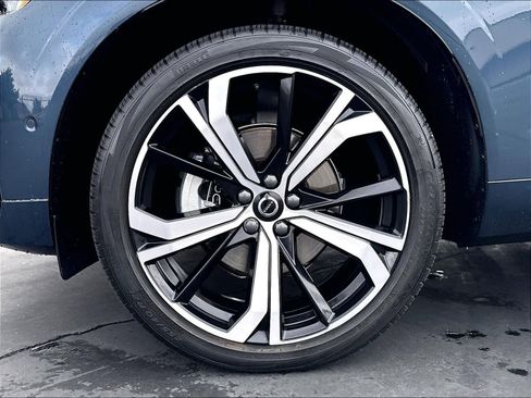 Used 2024 Volvo XC60 B5 Ultimate w/ Protection Package Premier AWD/4WD image 12