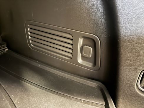 Used 2023 Buick Enclave Essence w/ Experience Buick Package image 28