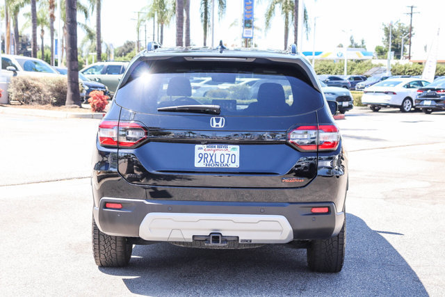 Used 2025 Honda Pilot TrailSport image 12