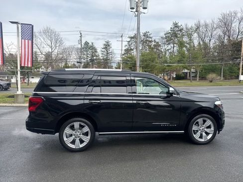 Used 2024 Ford Expedition Platinum image 5