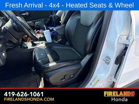 Used 2019 Jeep Cherokee Latitude Plus w/ Cold Weather Group AWD/4WD image 10