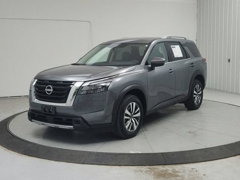 Used 2025 Nissan Pathfinder SL AWD/4WD image 4