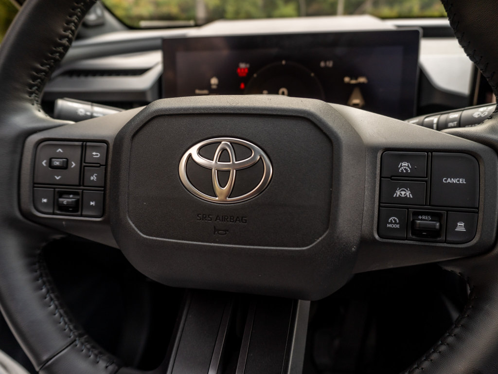 Used 2026 Toyota RAV4 XSE w/ Panoramic Sun Roof Package AWD/4WD image 29