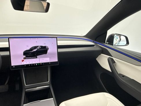 Used 2026 Tesla Model Y AWD image 33