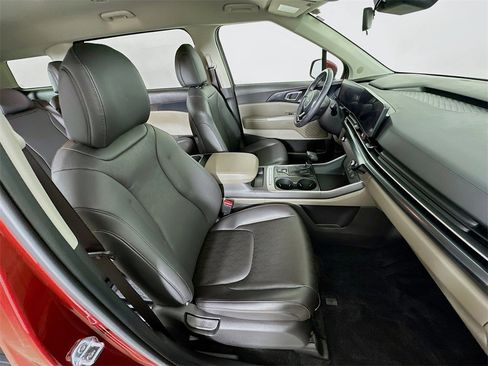 Certified 2025 Kia Carnival image 6