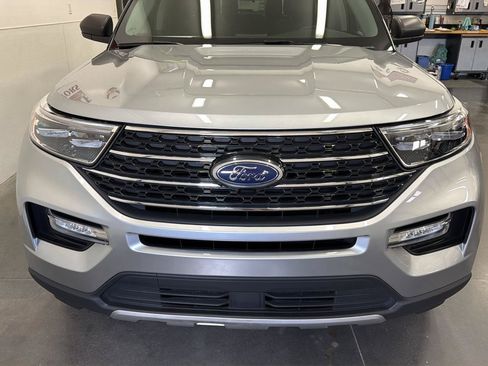 Used 2024 Ford Explorer XLT w/ Equipment Group 202A AWD/4WD image 9