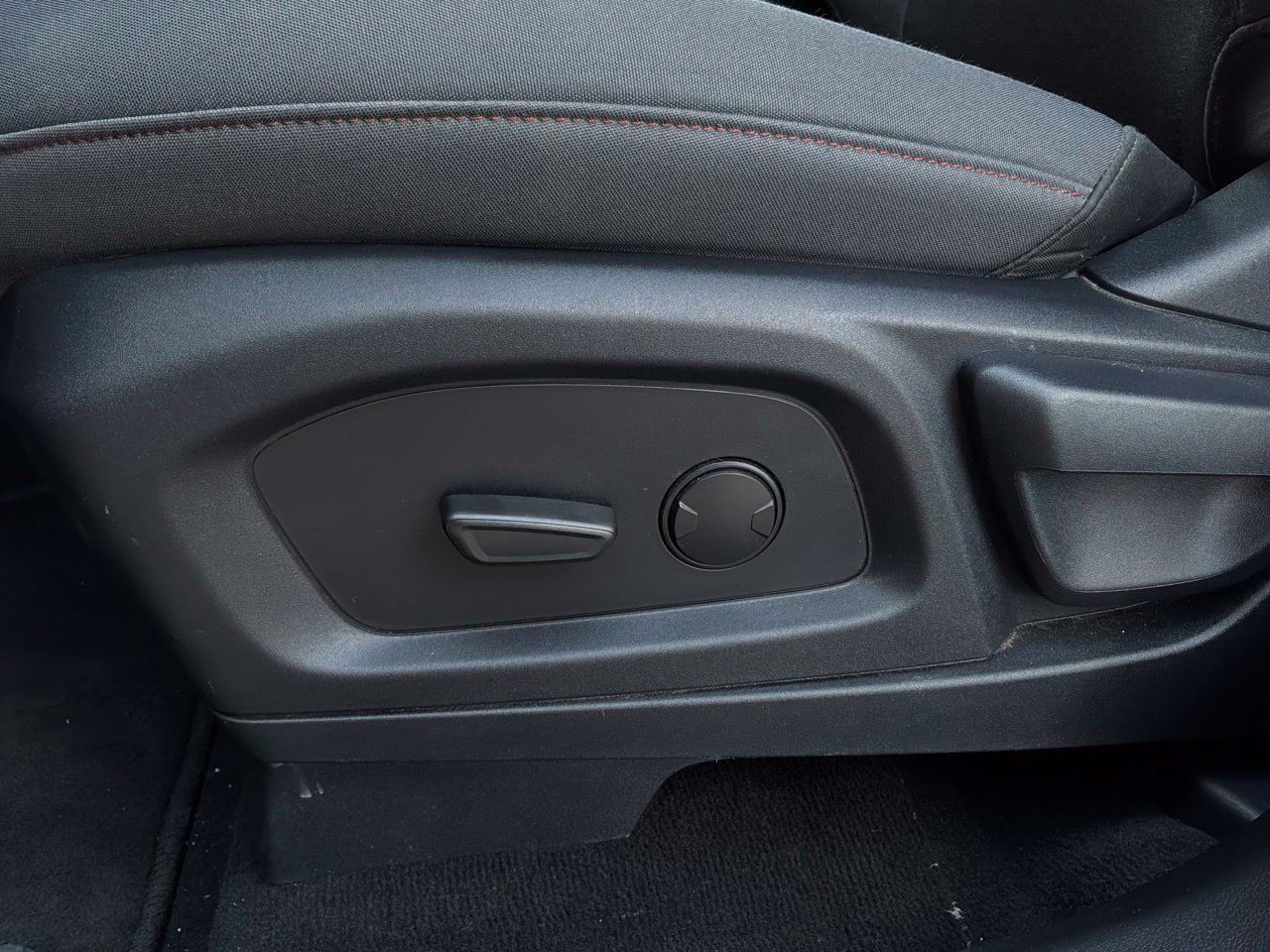 Used 2026 Ford Explorer Active RWD image 11