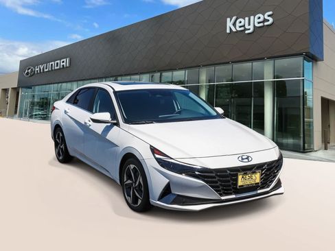 Certified 2023 Hyundai Elantra Limited FWD image 3