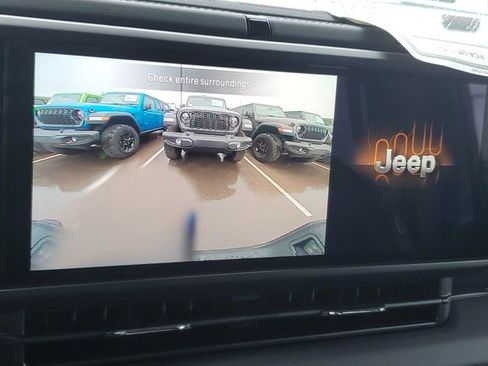 New 2025 Jeep Gladiator Sport image 11