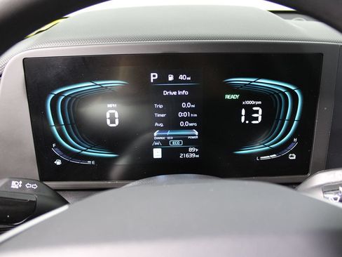 Used 2025 Kia Niro LX FWD image 12