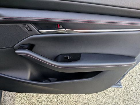 Certified 2025 MAZDA MAZDA3 Carbon image 32