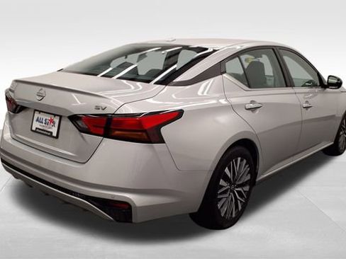Used 2024 Nissan Altima 2.5 SV image 8