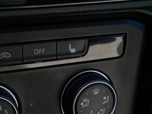 Used 2022 Volkswagen Taos SE w/ Panoramic Sunroof Package image 28