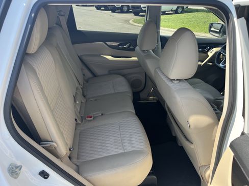 Used 2019 Nissan Rogue SV w/ Premium Package AWD/4WD image 16