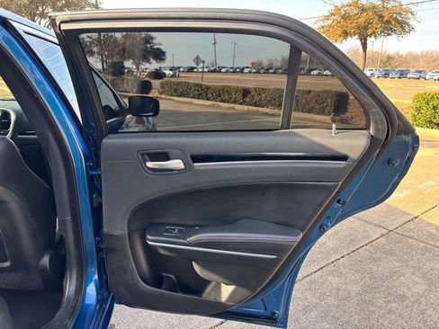 Used 2020 Chrysler 300 S image 19