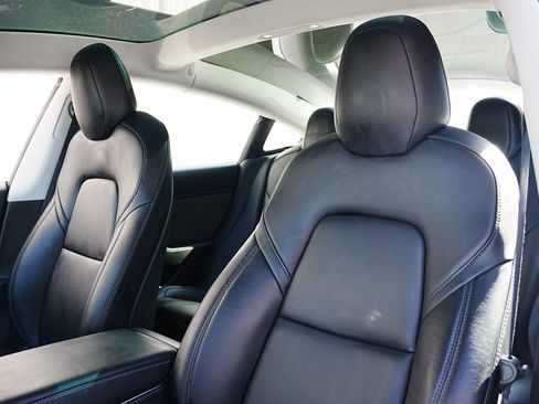 Used 2018 Tesla Model 3 Mid Range image 10