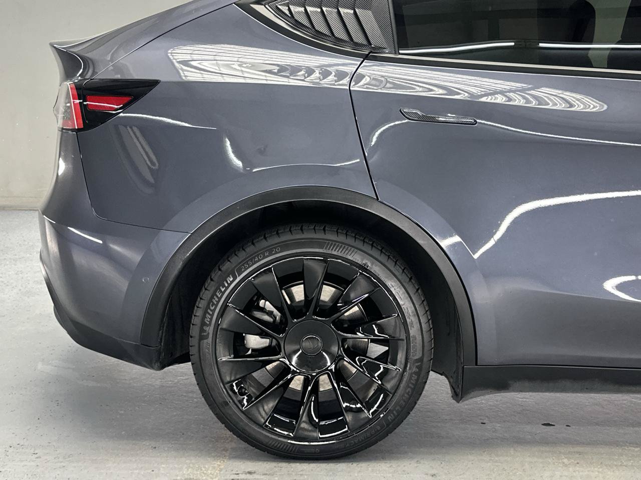 Used 2021 Tesla Model Y Long Range AWD/4WD image 11