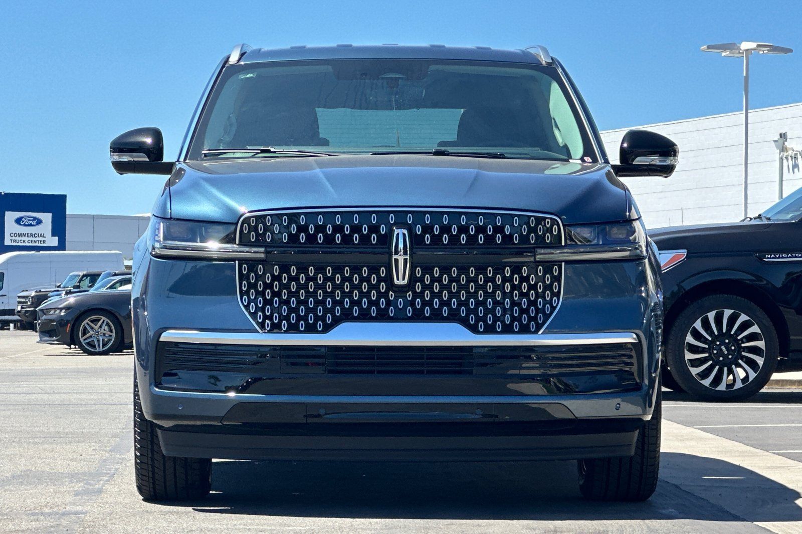 New 2027 Lincoln Navigator Premiere AWD/4WD image 8