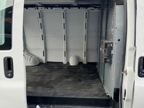 Used 2013 GMC Savana 1500 AWD image 10