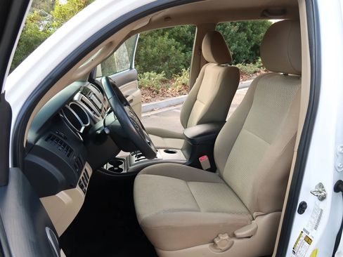 Used 2014 Toyota Tacoma PreRunner image 15