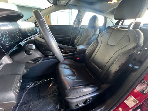 Used 2025 Hyundai Elantra Limited image 27
