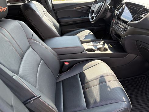 Used 2025 Honda Passport TrailSport image 30