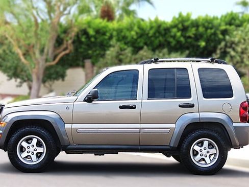 Used 2006 Jeep Liberty Sport AWD/4WD image 8