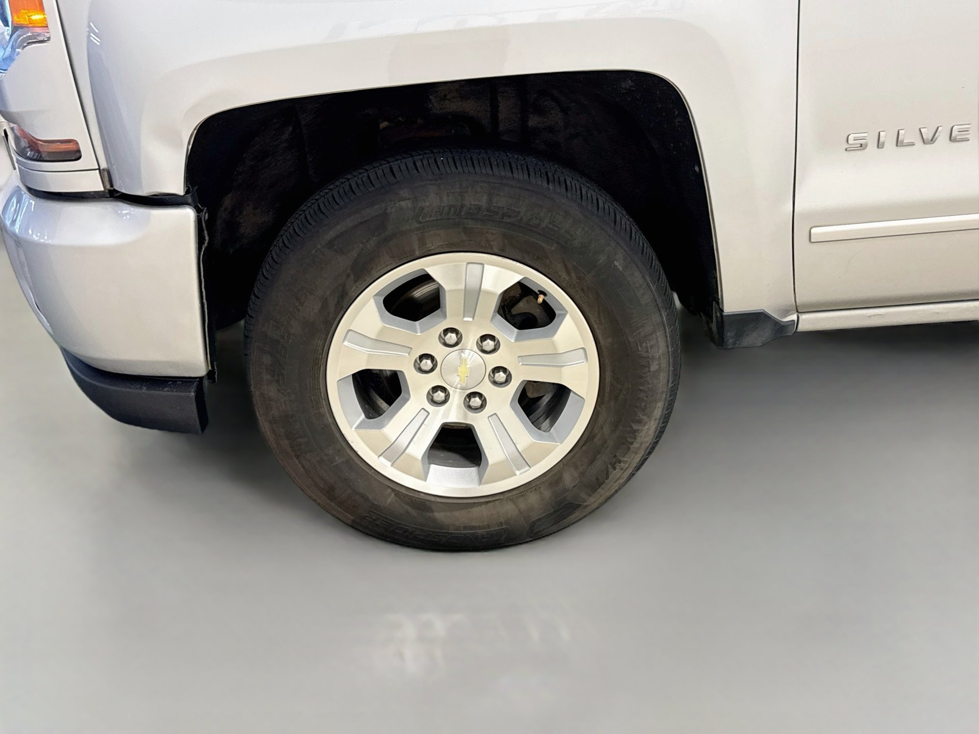 Used 2017 Chevrolet Silverado 1500 LT w/ All Star Edition AWD/4WD image 29