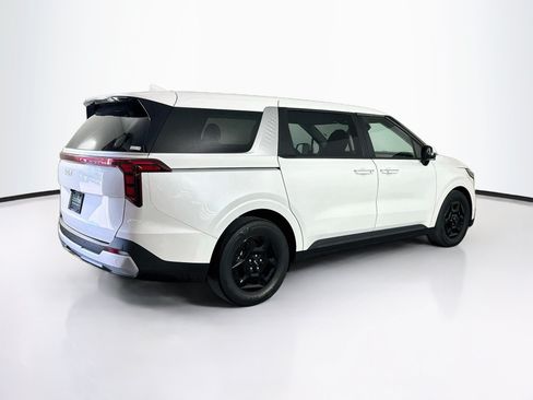 Used 2025 Kia Carnival FWD image 9